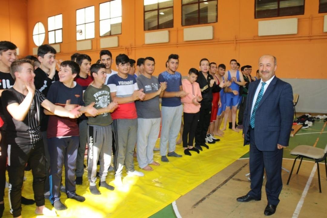 K&uuml;tahya&rsquo;da Anadolu İmam Hatip Lisesi &ouml;ğrencileri arası g&uuml;reş m&uuml;sabakaları başladı