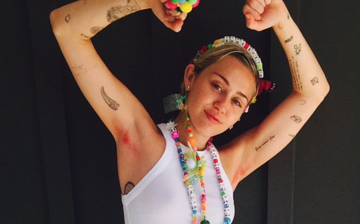 Miley Cyrus’tan sütyensiz ıslak tişört pozu! Eleştiri yağdı G5