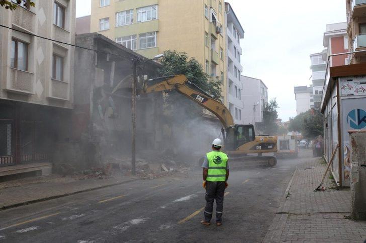 Kartal’da metruk bina yıkıldı G2