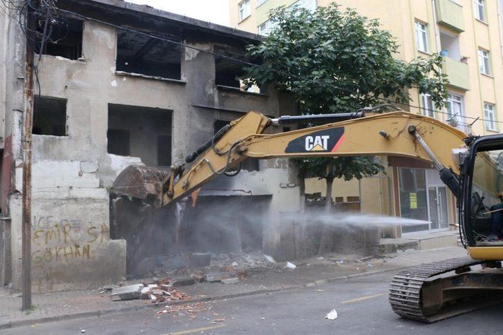 Kartal’da metruk bina yıkıldı G3