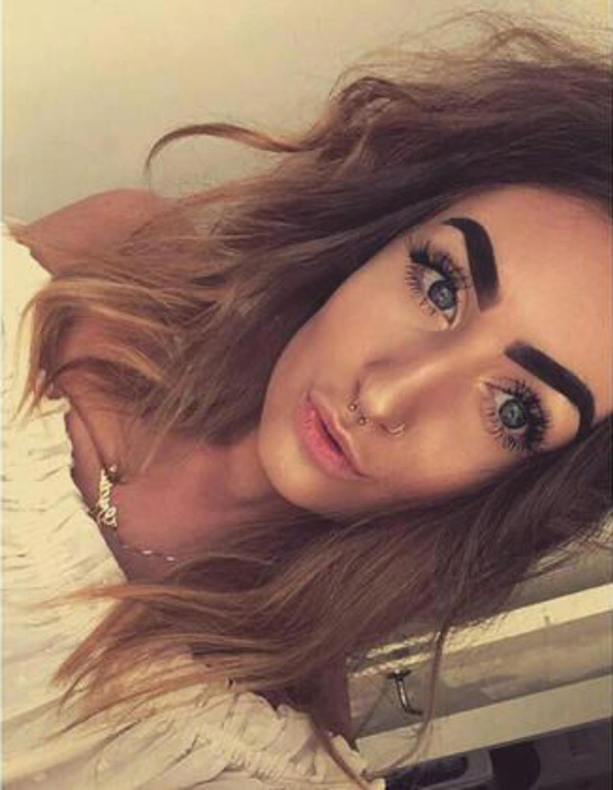 Sevgilisinin gizli cep telefonu buldu sonrası dehşet!