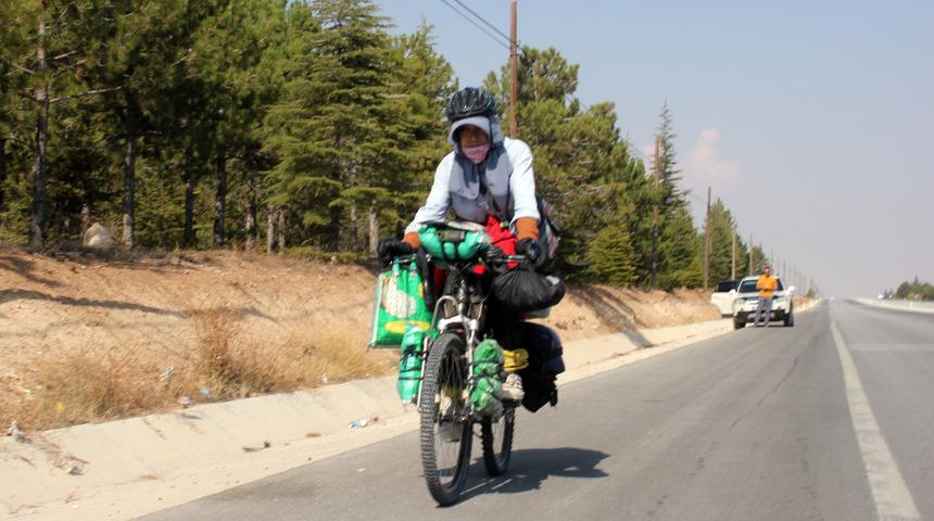 10 yıldır bisikletiyle dünya turu yapıyor