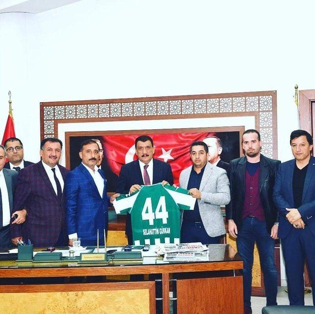 Başkan Gürkan’dan Yeşilyurt Belediyespor’a tesis sözü