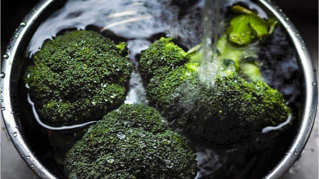 Menopoz döneminde brokoli ve kereviz tüketmek dişleri koruyor