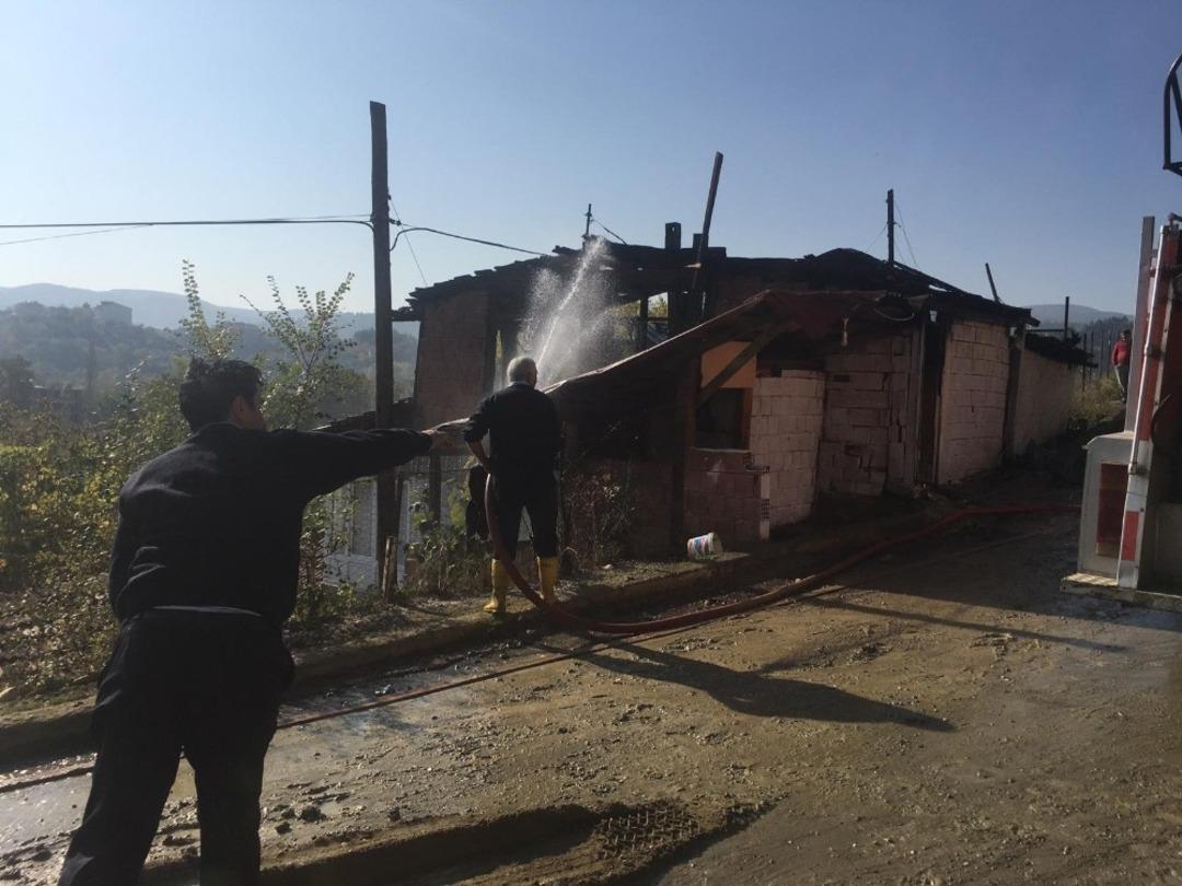 Boyabat&rsquo;ta ev yangını