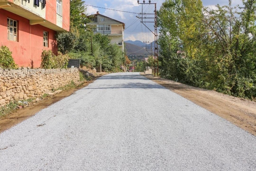 Bitlis Belediyesinden yol &ccedil;alışmaları