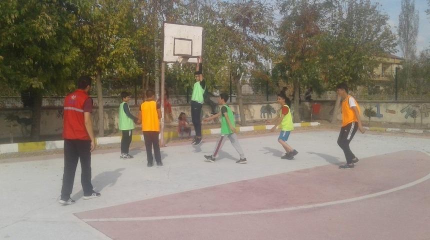 Acıg&ouml;l&rsquo;de basketbol sokağa indi