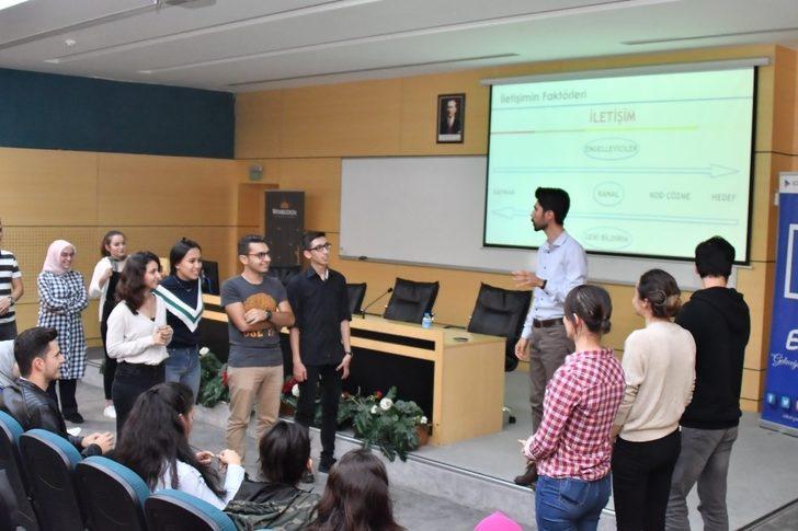Öğrencilere etkili iletişim anlatıldı G3