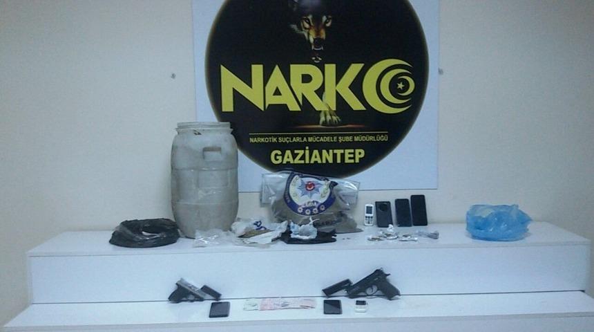 Polisi uyuşturucu tacirlerine g&ouml;z a&ccedil;tırmıyor