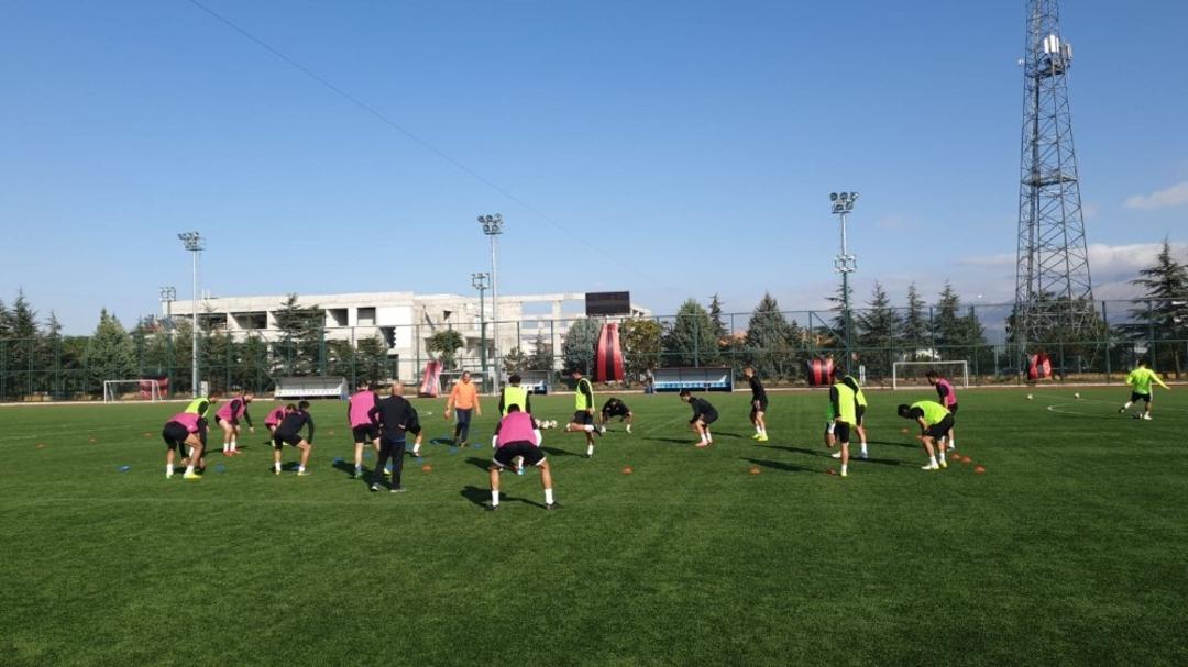 Isparta 32 Spor, yardımcı antren&ouml;rleriyle Sarayk&ouml;yspor&rsquo;a bileniyor