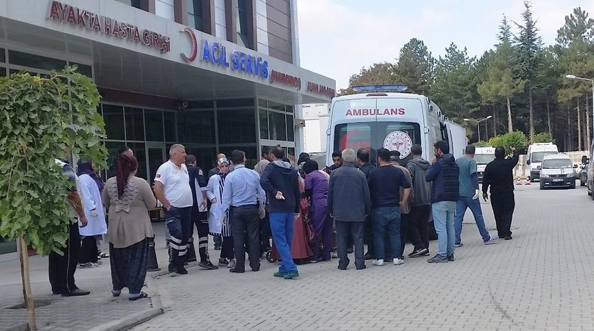 Trakt&ouml;r&uuml;n altında kalan 5 yaşındaki &ccedil;ocuk ağır yaralandı