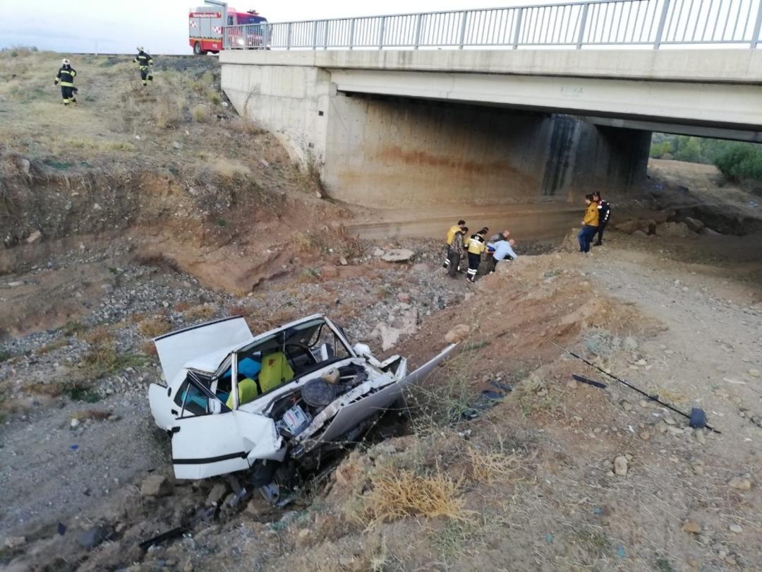 Yozgat&rsquo;ta otomobil k&ouml;pr&uuml;den d&uuml;şt&uuml;: 1 yaralı