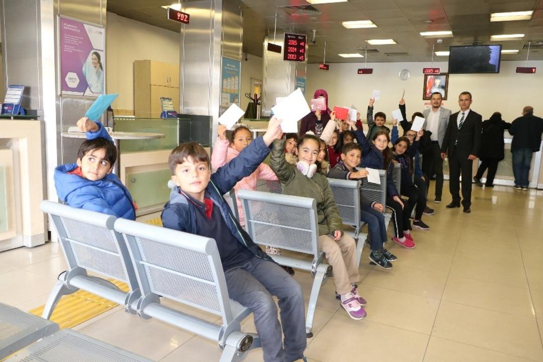 Minik &ouml;ğrenciler PTT&rsquo;nin kuruluşunu mektup g&ouml;ndererek kutladı