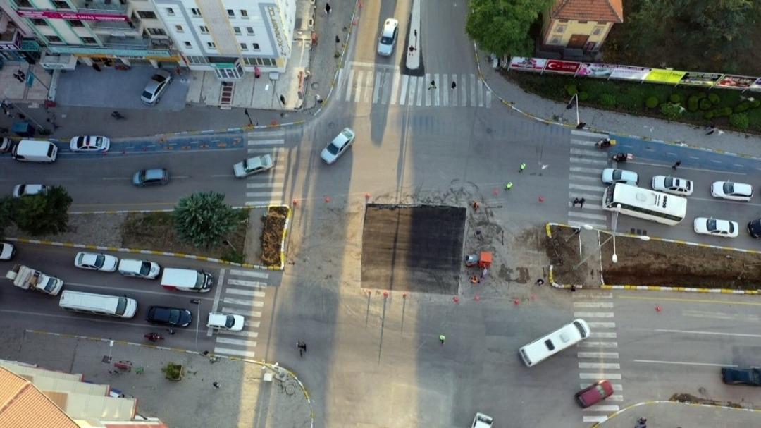 Isparta&rsquo;da kavşak iyileştirme &ccedil;alışmaları ile trafik akışı hızlanacak