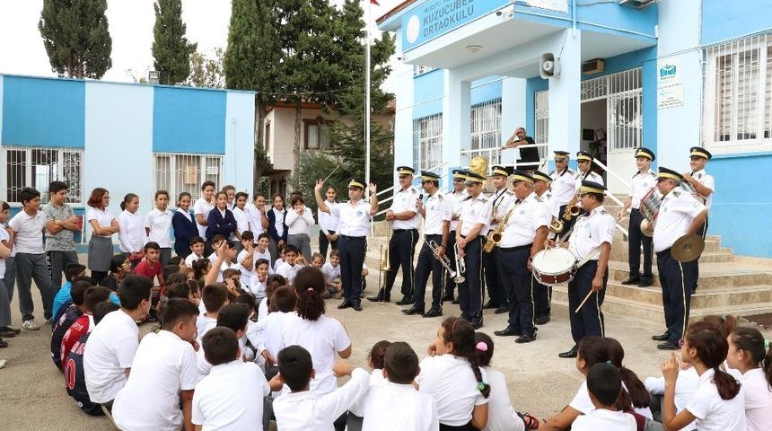 Mersin&rsquo;de &ouml;ğrenciler bando ile tanışıyor
