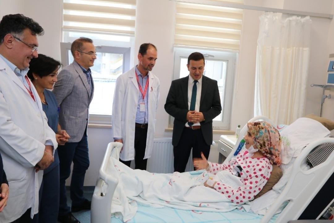 Kalp kapağı ve ana atardamarı aynı anda değiştirildi