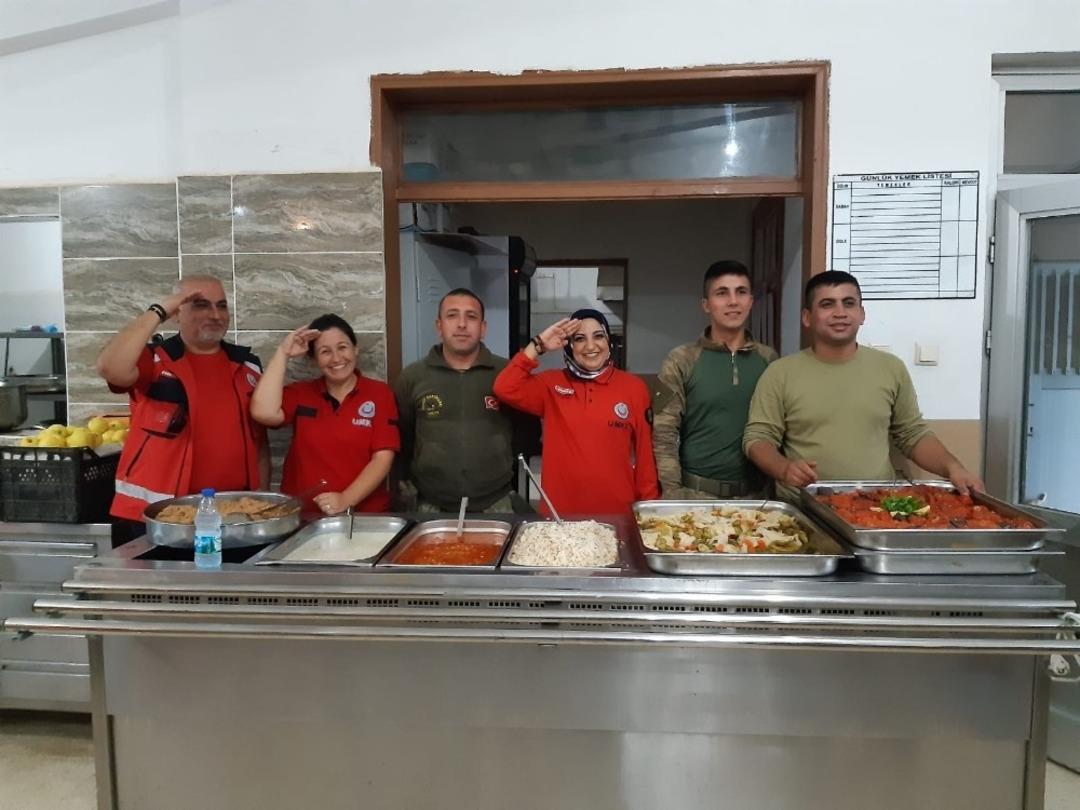 Aydın Sağlık Ekibi&rsquo;nden Mehmet&ccedil;iğe anne şefkati