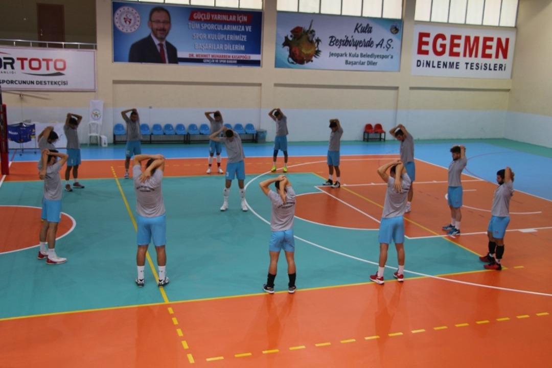 Jeopark Kula Belediyespor i&ccedil; saha ma&ccedil;ına odaklandı