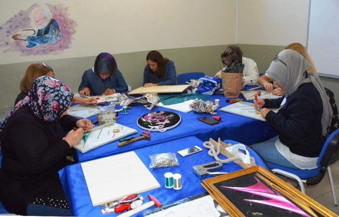 Filografi sanatını Yunusemre&rsquo;de &ouml;ğreniyorlar