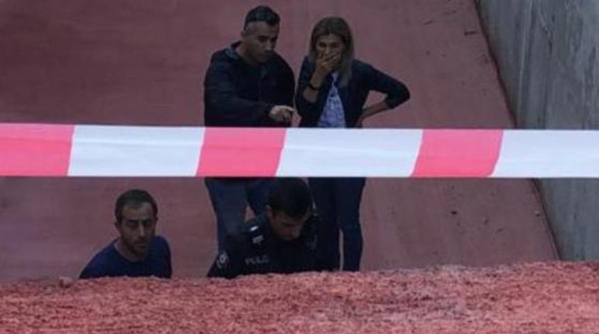 Avcılar'da kapalı semt pazarında 3 metreden d&uuml;şen kadın ağır yaralandı (1)