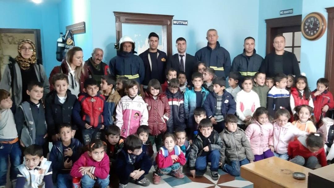 &Ccedil;aldıranlı minikler itfaiyecilerle tanıştı