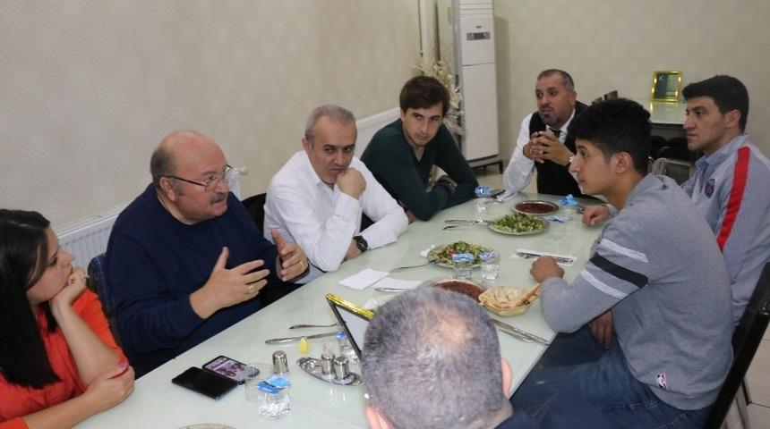 ASYMD y&ouml;netimi yemekte bir araya geldi