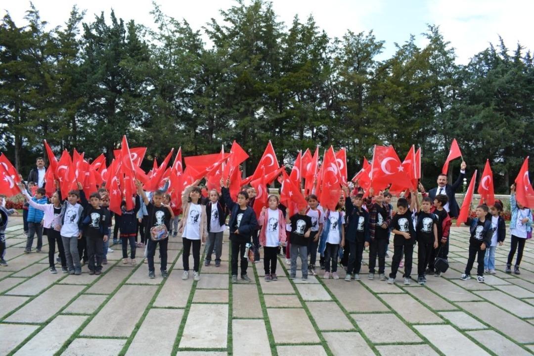 Akyurtlu &ouml;ğrencilerden Anıtkabir&rsquo;e ziyaret