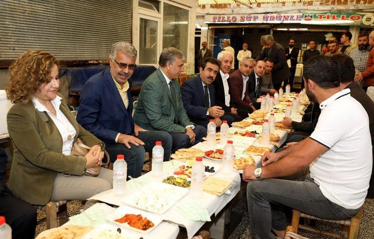 Vali Güzeloğlu esnafla bir araya geldi G2