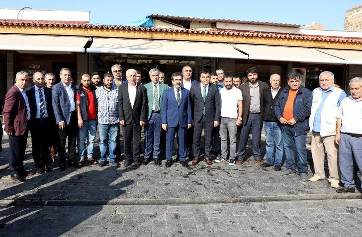Vali Güzeloğlu esnafla bir araya geldi G3