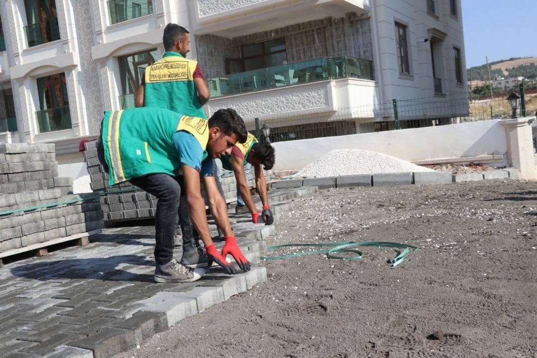 Karak&ouml;pr&uuml;&rsquo;de yeni yollar kilitli parkeyle d&ouml;şeniyor