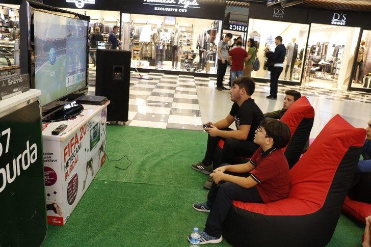 Üniversiteliler 67 Burda’da Play-Station turnuvasında buluştu G3