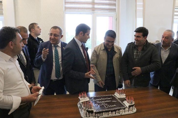 Kaymakam Erat’tan gazetecilere sürpriz kutlama G4