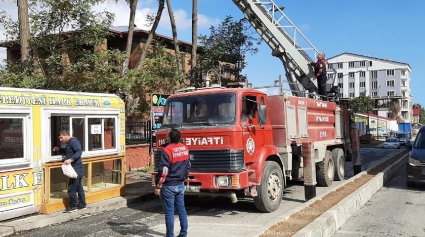 Tatvan&rsquo;da karga kurtarma operasyonu