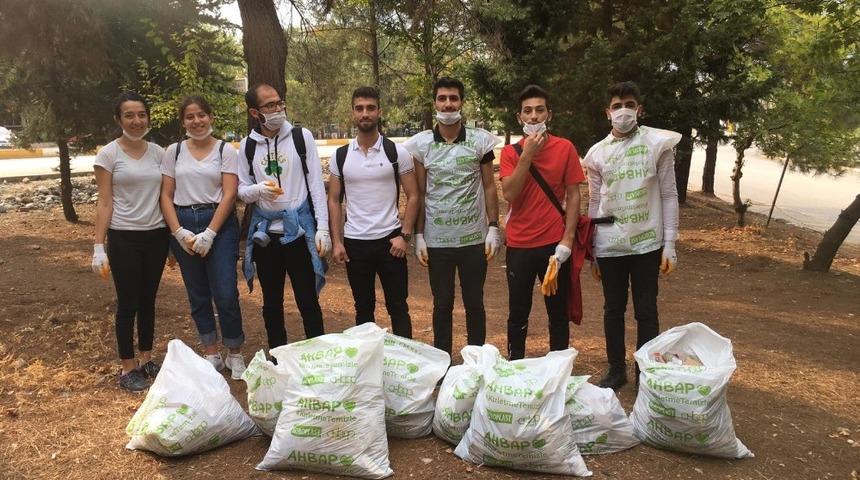 AHBAP G&ouml;n&uuml;ll&uuml;leri &ccedil;evre temizliği yaptı