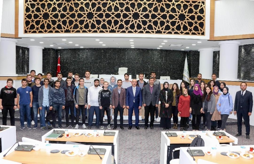 Başkan Kavuş, geleceğin inşaat m&uuml;hendislerini ağırladı