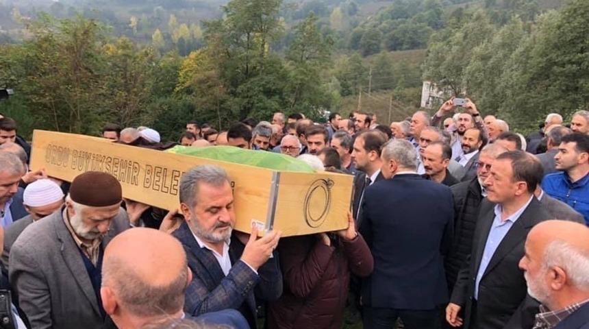 Eyüp Fatsa’nın annesi toprağa verildi