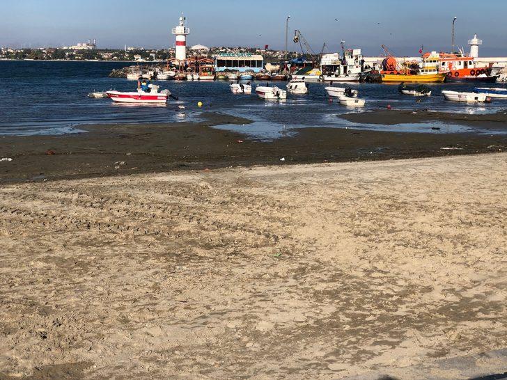 Marmaraereğlisi’nde deniz 15 metre çekildi! Tekneler karaya oturdu G3