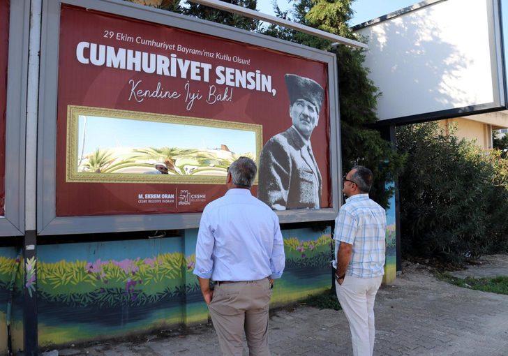 İzmir'de Cumhuriyet Bayramı'na özel aynalı billboard G4