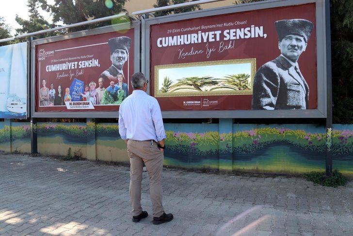 İzmir'de Cumhuriyet Bayramı'na özel aynalı billboard G3