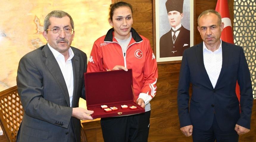 Elif G&uuml;neri&rsquo;nin hedefi altın madalya