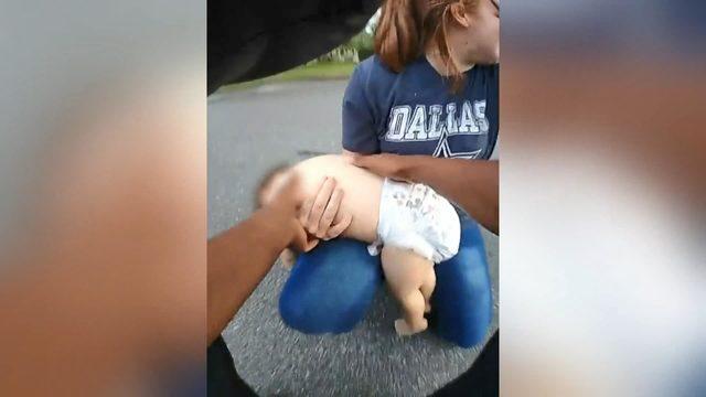 ABD polisi, nefes borusuna kraker kaçan bebeği böyle kurtardı