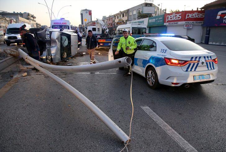 Belediye personelini taşıyordu! Ankara'da feci kaza G4