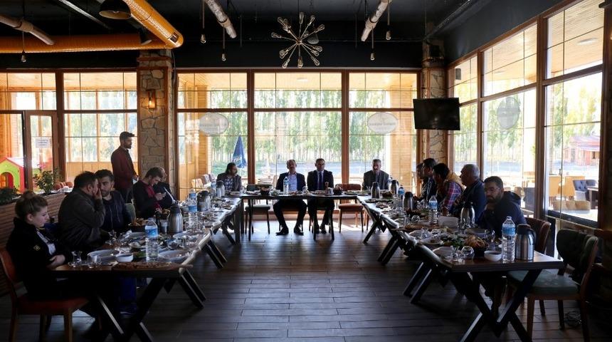 Başkan Tanış ve Kaymakam Sayar basın mensupları ile bir araya geldi