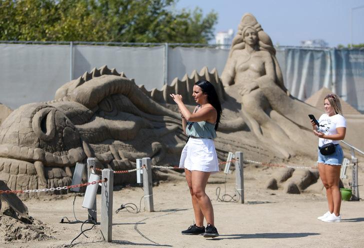 Kumdan heykeller kış boyu açık G4