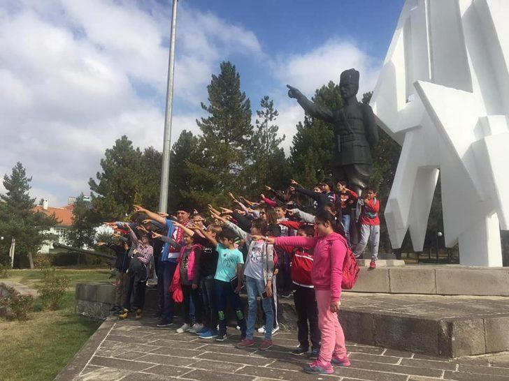 İlkokul öğrencilerinden şehitlik ziyareti G1
