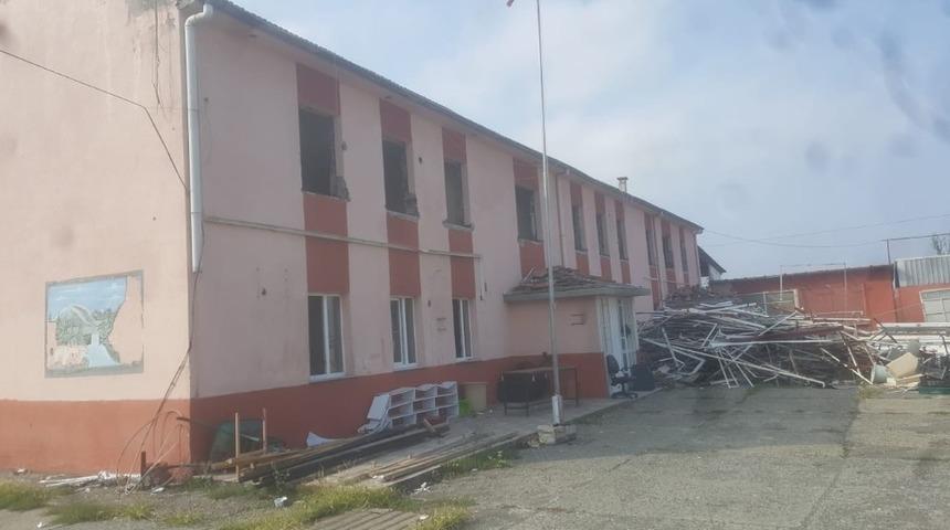 Ak&ccedil;aabat Yarı A&ccedil;ık Cezaevi&rsquo;nin yerine adliye binası yapılacak