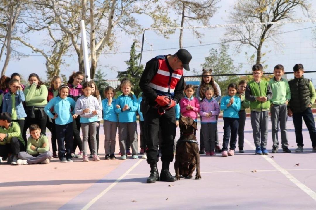 Jandarmadan &ouml;ğrencilere trafik eğitimi