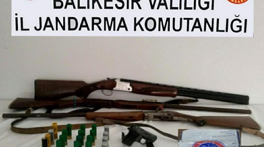 Manyas&rsquo;ta uyuşturucu ve silah operasyonu