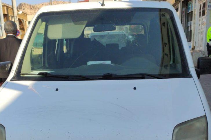 Derik’te kaçak elektrik kontrolü yapan ekiplere taşlı saldırı G1