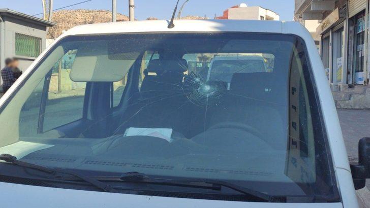 Derik’te kaçak elektrik kontrolü yapan ekiplere taşlı saldırı G2